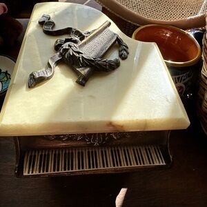 Vintage Alabaster cigarette music box.